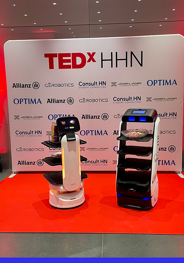 GEROBOTICS auf dem TEDx HHN in Heilbronn - als Event Sponsor stellen diese hier auch Ihre Lieferroboter und Kellner Roboter vor um das Buffet zu unterstützen